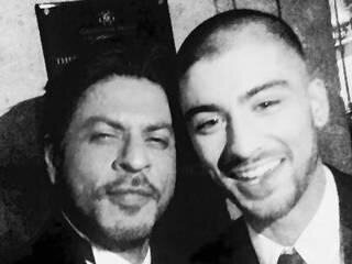 SRK terms himself struggling writer, pens poem inspired from Zayn Malik SRK terms himself struggling writer, pens poem inspired from Zayn Malik