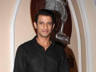 Sharman Joshi backs Pak artistes ban, says cannot support art over our soldiers' lives Sharman Joshi backs Pak artistes ban, says cannot support art over our soldiers' lives