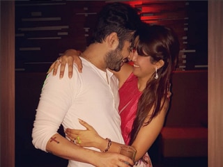 When Karan Patel surprised wife Ankita on the sets of 'Vidya'!  When Karan Patel surprised wife Ankita on the sets of 'Vidya'!