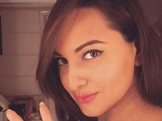 Sonakshi Sinha to play Karachi-based journo in 'Noor' Sonakshi Sinha to play Karachi-based journo in 'Noor'