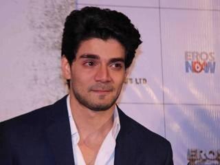 Sooraj Pancholi credits Sylvester Stallone for his 'chiseled' body Sooraj Pancholi credits Sylvester Stallone for his 'chiseled' body