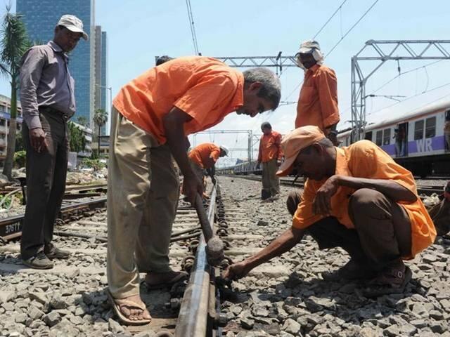 Megablock On Central And Western Railways In Mumbai Live Update मुंबईत पश्चिम आणि मध्य रेल्वेवर आज जंबो मेगाब्लॉक