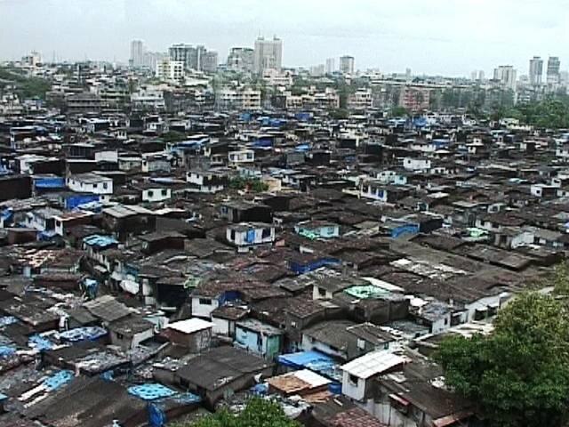 Shivsena Opposed Action On Slums In Mumbai 14 फूटांवरील झोपड्यांवर कारवाई नको : शिवसेना