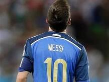 भर समुद्रात फुटबॉलपटू मेसीला 'त्या'ची सरप्राईज व्हिजीट