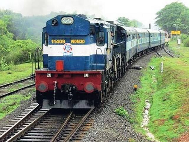 Kokan Railways New Timetable To Be Effective From Today Latest Updates कोकण रेल्वेचं पावसाळी वेळापत्रक आजपासून लागू