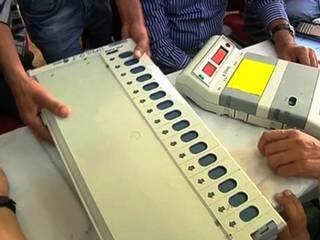 Evm Fraud In Madhya Pradesh ईव्हीएम घोळ, कोणतंही बटण दाबल्यानंतर भाजपलाच मतदान?