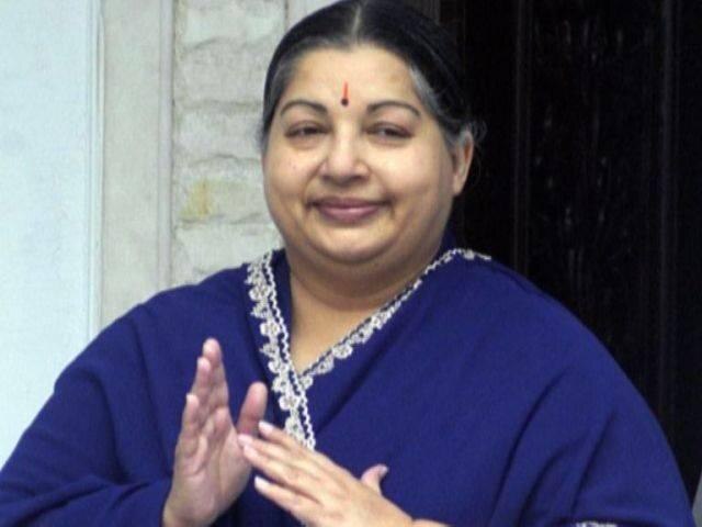 Jayalalithaa Journey From Actress To Iron Lady पहिल्यांदा स्कर्ट घालणारी अभिनेत्री ते मुख्यमंत्री, जयललितांचा प्रवास