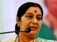 स्क्रिप्ट रायटर बदला, महाश्वेता देवींबद्दल चुकीच्या ट्वीटनंतर स्वराज यांना सल्ला