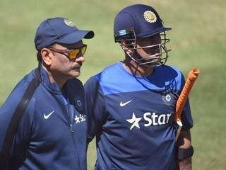 Look at your career before commenting on Dhoni: Shastri ধোনিকে নিয়ে মন্তব্য করার আগে নিজেদের কেরিয়ার দেখুন, সমালোচকদের কটাক্ষ শাস্ত্রীর