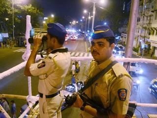 9 Years After 2611 Mumbai Police To Get Bulletproof Jackets Live Update मुंबईवरील हल्ल्याच्या 9 वर्षांनंतर पोलिसांना अखेर बुलेटप्रुफ जॅकेट्स