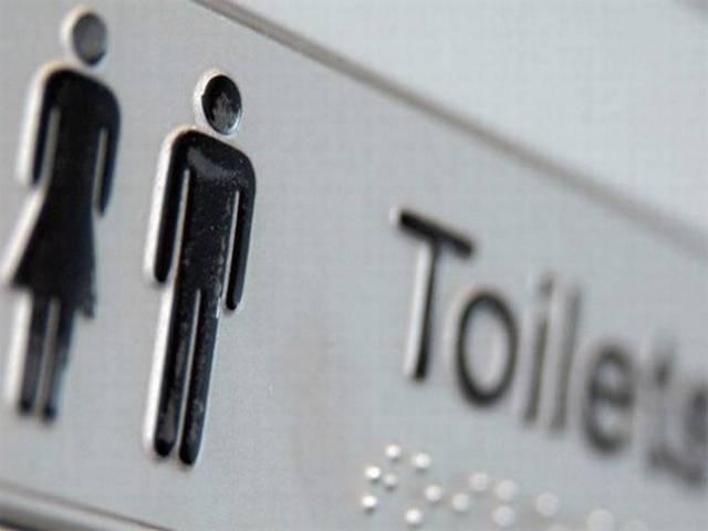 Woman Drags Father In Law To Police Station For Toilet At Home বাড়িতে নেই শৌচাগার, শ্বশুরমশাইকে থানায় নিয়ে গেলেন বৌমা