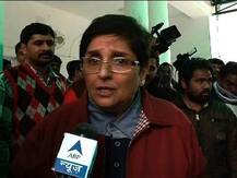 নৃত্যরত বৃদ্ধাকে প্রধানমন্ত্রীর মা বলে ভুল করেছিলাম, কিরণ বেদীর টুইট