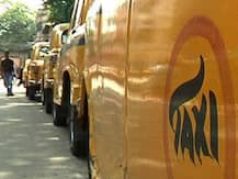 ট্যাক্সি চালক অনবরত মোবাইল নম্বর চাইছে, বাঁচতে ঝাঁপ দিলেন মহিলা