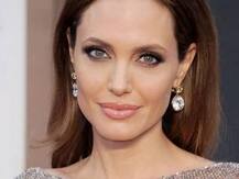 লন্ডন স্কুল অফ ইকনমিক্সে পড়াবেন অ্যাঞ্জেলিনা জোলি