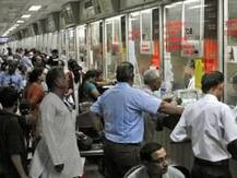 পেটিএম-এর মাধ্যমে অসংরক্ষিত টিকিট বুকিং! ভাবনা রেলের