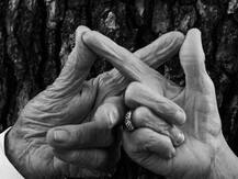 মোক্ষের সন্ধানে বিবাহবন্ধনে আবদ্ধ হলেন ৫০ বছর ধরে এই লিভ ইন করা জুটি