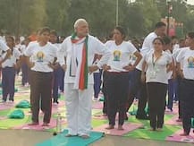 पंतप्रधान मोदी ट्विटरवरुन देत आहेत योगाचे धडे!