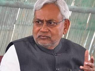 Youth Who Tried To Hurl Slipper At Nitish Gets Bail নীতীশকে চপ্পল ছুড়ে গ্রেফতার হওয়া যুবকের জামিন