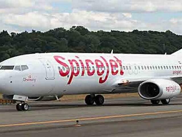 Spicejet Passenger Sneaks In Knife Into Flight Thrown Out স্পাইসজেটে ধুন্ধুমার, বিমানে ছুরি বার করলেন যাত্রী, নামিয়ে দেওয়া হল পত্রপাঠ