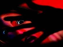 পরপুরুষের সঙ্গে পালানোর শাস্তি! স্বামীকে কাঁধে তুলে হাঁটতে হল আদিবাসী বধূকে