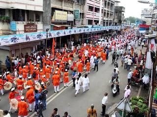 पुण्यातील पाचही मानाच्या गणपतींचं विसर्जन