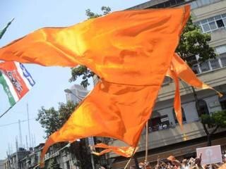Shiv Sena hints at EVM tampering in Gujarat polls গুজরাত জয়ের জন্য ইভিএমেও মালা পরাক বিজেপি! ফের খোঁচা শিবসেনার
