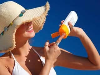 Skin And Hair Care For Summer Holiday %e0%a4%9b%e0%a5%81%e0%a4%9f%e0%a5%8d%e0%a4%9f%e0%a4%bf%e0%a4%af%e0%a5%8b%e0%a4%82 %e0%a4%aa%e0%a4%b0 %e0%a4%9c%e0%a4%be %e0%a4%b0%e0%a4%b9%e0%a5%87 %e0%a4%b9 छुट्टियों पर जा रहे हैं तो यूं करें बालों और त्वचा की देखभाल