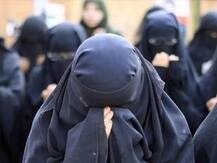 ইসলাম-বিরোধী! মুসলিম মেয়েদের সোস্যাল মিডিয়ায় সেলফি, ছবি পোস্ট করায় নিষেধাজ্ঞা দেওবন্দের