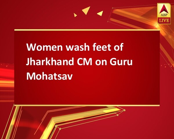 Women wash feet of Jharkhand CM on Guru Mohatsav Women wash feet of Jharkhand CM on Guru Mohatsav