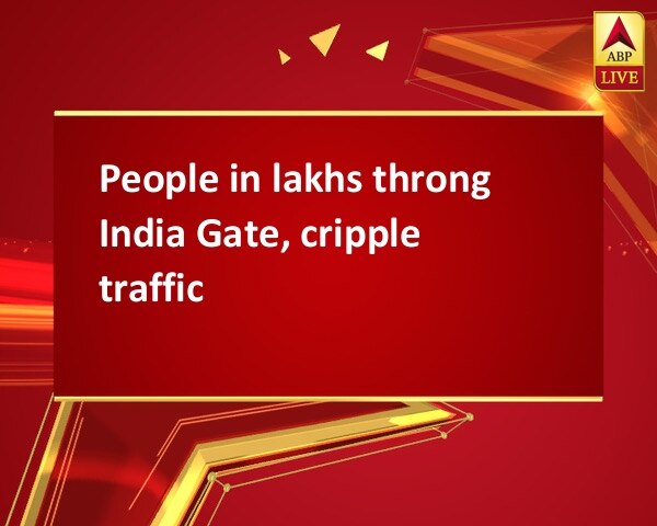 People in lakhs throng India Gate, cripple traffic People in lakhs throng India Gate, cripple traffic