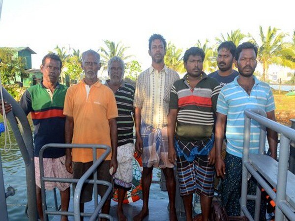 Sri Lankan Navy rescues seven Indians Sri Lankan Navy rescues seven Indians