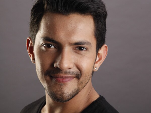 Aditya Narayan refused to pay for excess luggage: Indigo Aditya Narayan refused to pay for excess luggage: Indigo