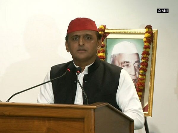 Akhilesh Yadav corners Govt. over 'faulty' EVMs Akhilesh Yadav corners Govt. over 'faulty' EVMs