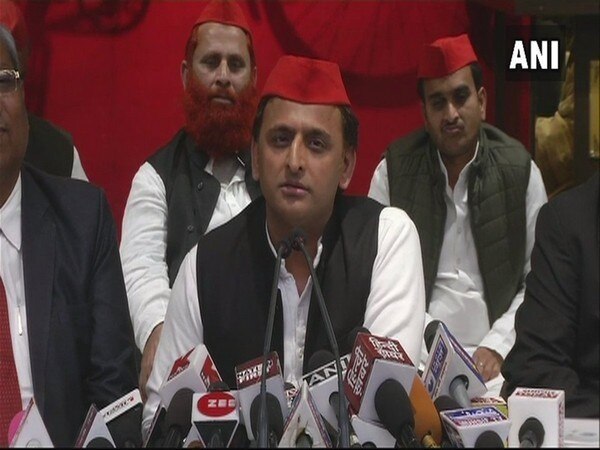 Akhilesh Yadav corners BJP over Naresh Aggarwal's statement on Jaya Akhilesh Yadav corners BJP over Naresh Aggarwal's statement on Jaya