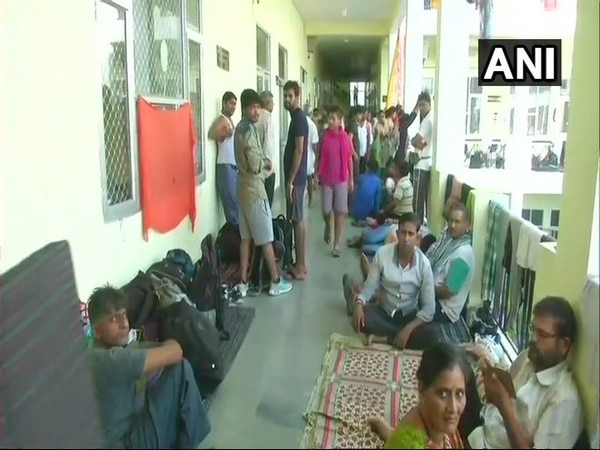 Stranded Amarnath pilgrims hope for circumstances to improve Stranded Amarnath pilgrims hope for circumstances to improve