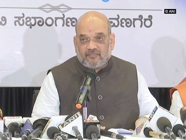 Chitradurga Mutt's head seer urges Amit Shah to support minority status for Lingayats Chitradurga Mutt's head seer urges Amit Shah to support minority status for Lingayats