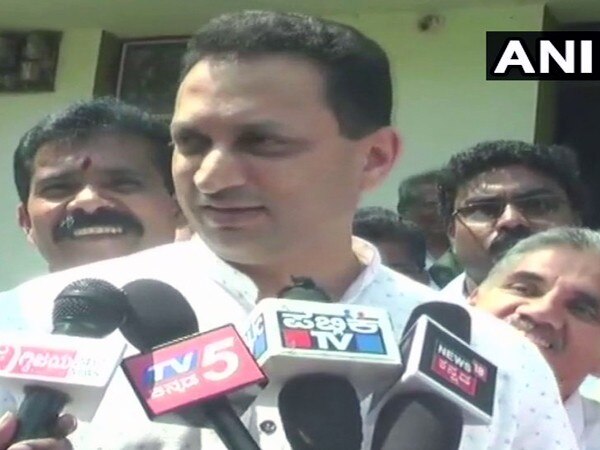 Anant Kumar Hegde terms Rahul 'Khota Hindutvawadi' Anant Kumar Hegde terms Rahul 'Khota Hindutvawadi'