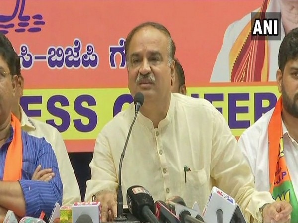 Congress has no right to question Constitution: Ananth Kumar Congress has no right to question Constitution: Ananth Kumar