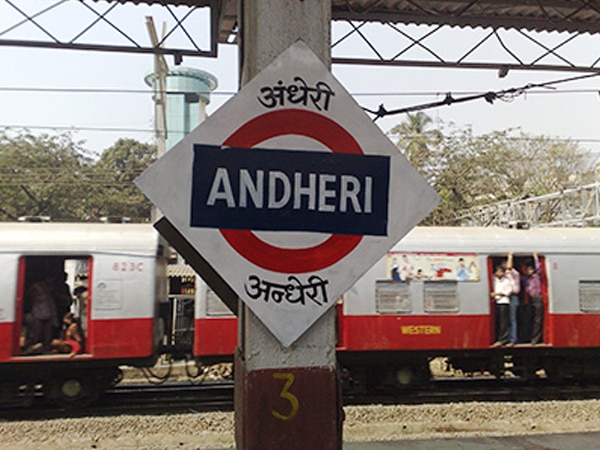 Slab falls off Andheri railways ceiling, injures 2 Slab falls off Andheri railways ceiling, injures 2