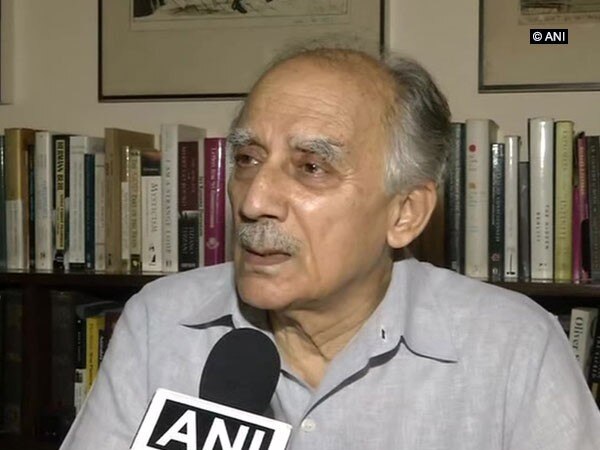 2-days after 'farzical strike' diatribe, Shourie takes U-turn 2-days after 'farzical strike' diatribe, Shourie takes U-turn