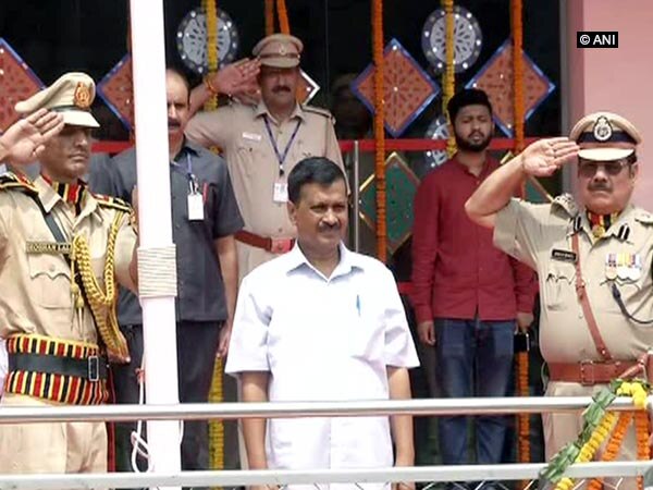 Delhi CM sings 'hum honge kamyab' at I-Day event Delhi CM sings 'hum honge kamyab' at I-Day event