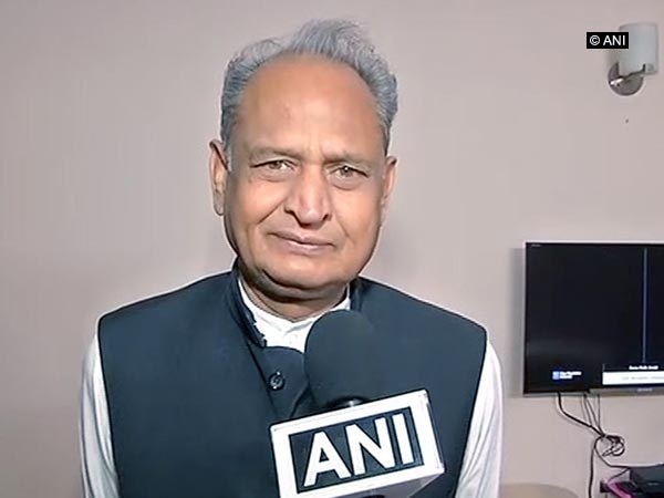 Bikaner land scam: Gehlot defends Vadra, slams BJP Bikaner land scam: Gehlot defends Vadra, slams BJP