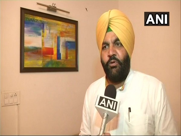 20 lakhs donation for Golf course for ex-servicemen: Amritsar MP 20 lakhs donation for Golf course for ex-servicemen: Amritsar MP