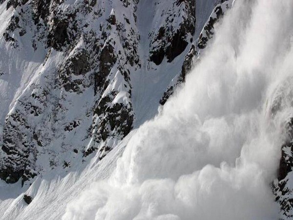 Avalanche kills one skier in Gulmarg Avalanche kills one skier in Gulmarg