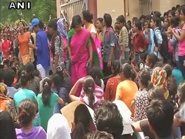 BHU molestation case: Police use lathicharge against protesting students BHU molestation case: Police use lathicharge against protesting students