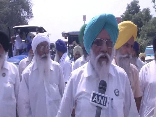 Fumed over fuel price, Punjab farmers hold tractor rally Fumed over fuel price, Punjab farmers hold tractor rally