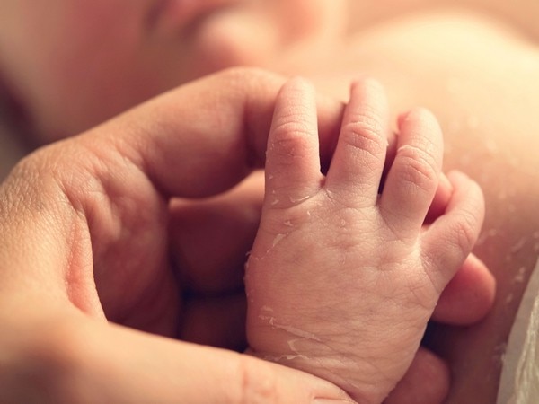 Hyderabad: Newborn falls off bench on which he was delivered, dies Hyderabad: Newborn falls off bench on which he was delivered, dies