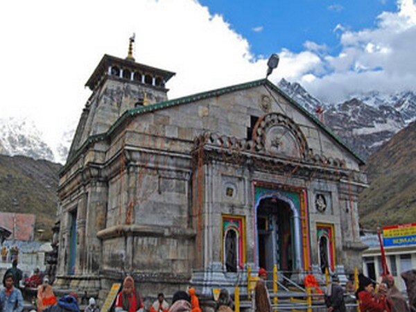 Harish Rawat stuck in Kedarnath, after heavy snowfall