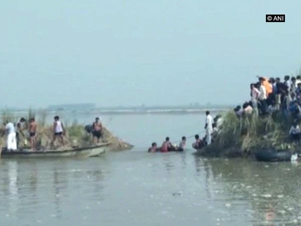 Boat capsises in UP's Baghpat, 19 dead Boat capsises in UP's Baghpat, 19 dead