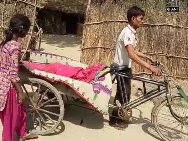 Uttar Pradesh: Children forced to carry father's corpse on cart Uttar Pradesh: Children forced to carry father's corpse on cart